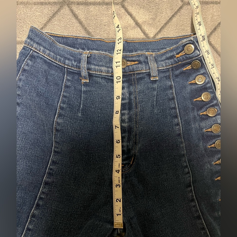 EUC Reno Button Embellished Dark Wash Stretchy Mom Jeans Size 26-27 - Picture 4 of 9